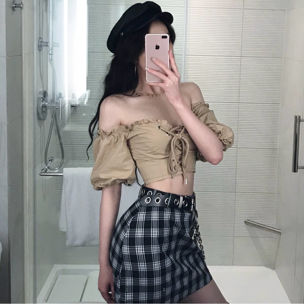 I.AM.GIA.
Alya Off-Shoulder Corset Crop Top